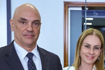 Advogados entram com pedido de prisão e afastamento de Moraes
