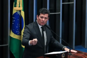 Flávio Bolsonaro rompe com Ratinho Júnior e apoiará Sergio Moro na disputa ao governo do Paraná