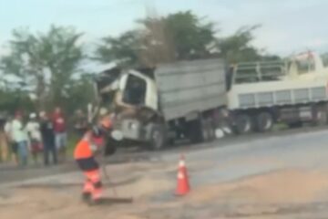 Colisão entre carretas deixa motorista ferido na BR-381, em São Gonçalo do Rio Abaixo