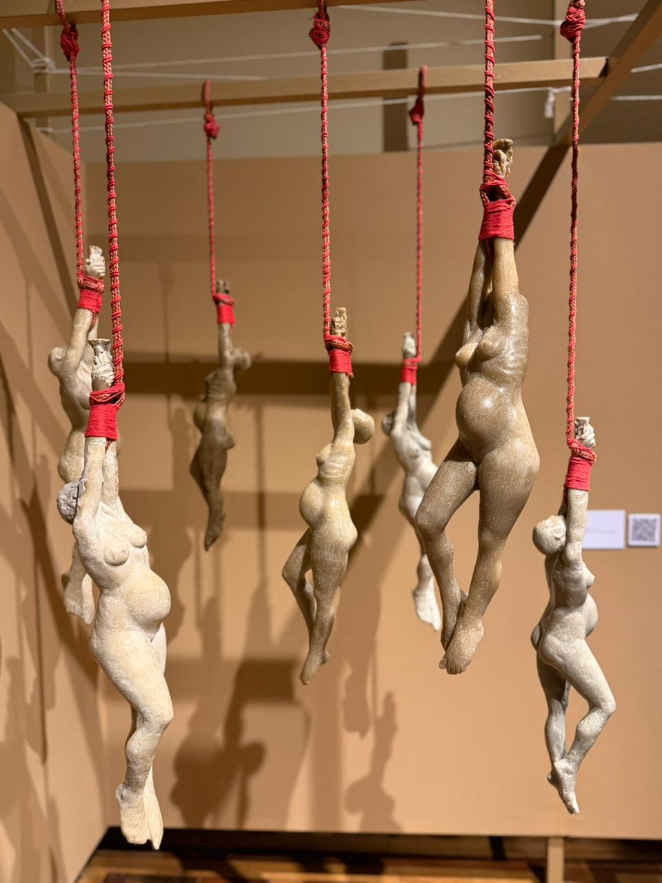 Centro Cultural Banco do Brasil Belo Horizonte abre exposição de Marlene Barros e expõe as feridas que o 8 de março insiste em maquiar