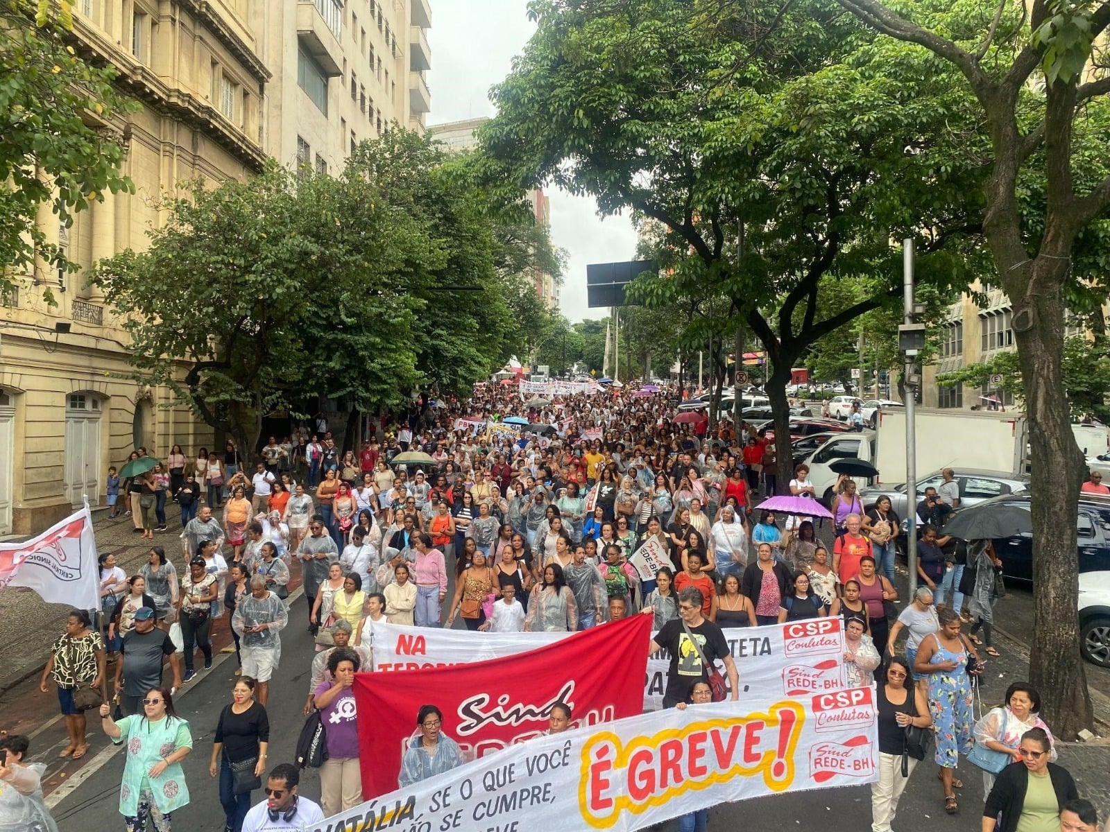 Mesmo com reajuste, greve dos professores tem baixa adesão em Minas