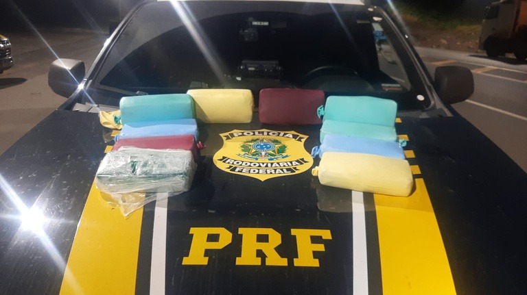 Mulheres desrespeitam ordem de parada da PRF e são flagradas com 10 kg de cocaína na BR-381, em João Monlevade