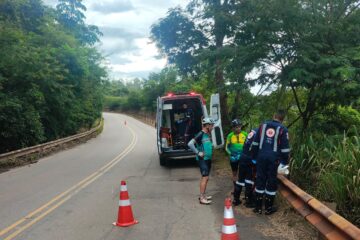 Ciclista se fere após queda na Estrada 105, neste sábado