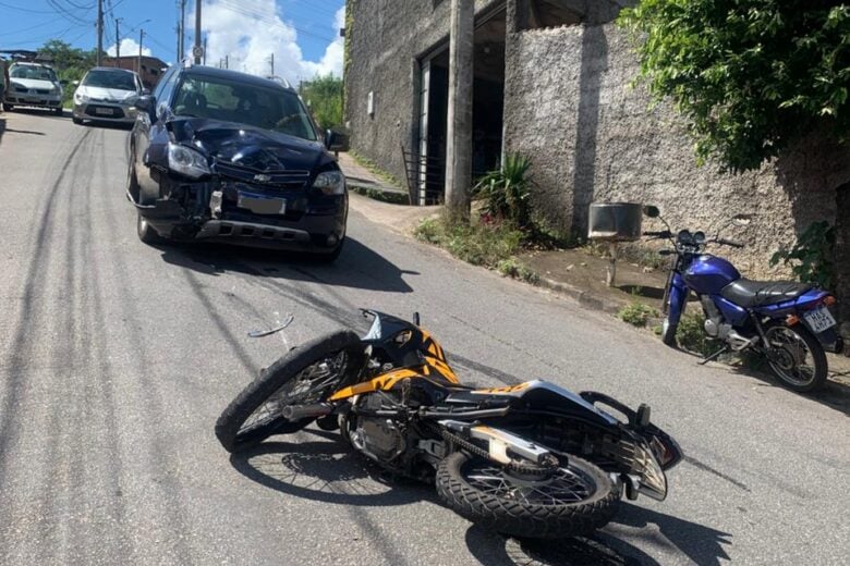 Motociclista é encaminhado ao hospital após acidente de trânsito em João Monlevade