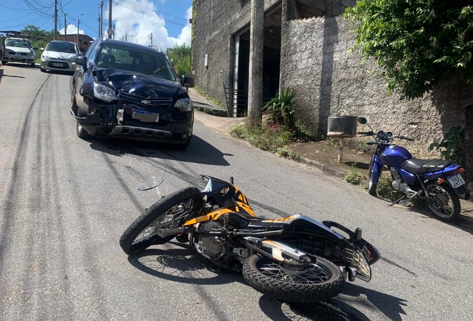 Motociclista é encaminhado ao hospital após acidente de trânsito em João Monlevade