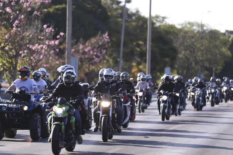 Detran-MG alerta motociclistas sobre riscos e reforça ações educativas no trânsito