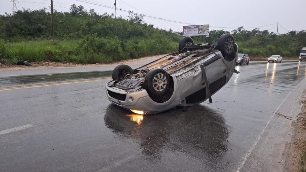 Manhã chuvosa provoca acidentes e causa lentidão na BR-381