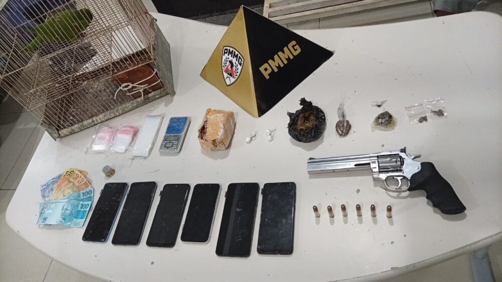 Polícia Militar prende quatro suspeitos por tráfico de drogas em Itabira