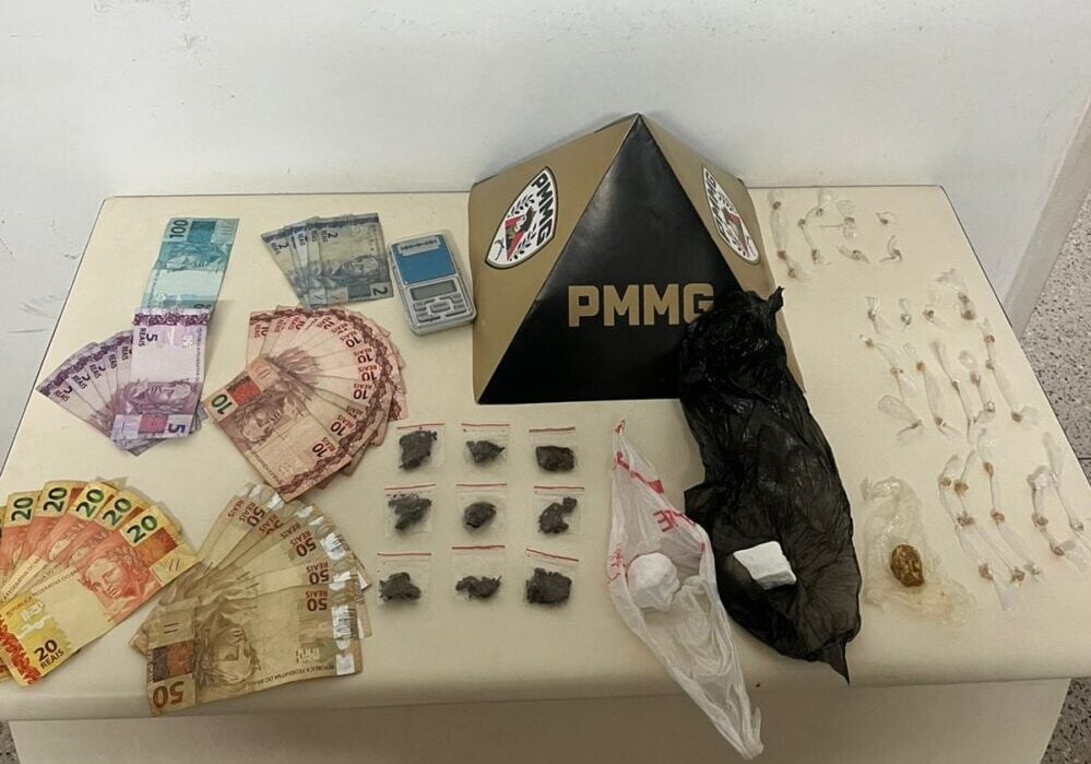 Dupla é detida por tráfico de drogas no Boa Esperança, em Itabira; PM apreende crack, cocaína e dinheiro
