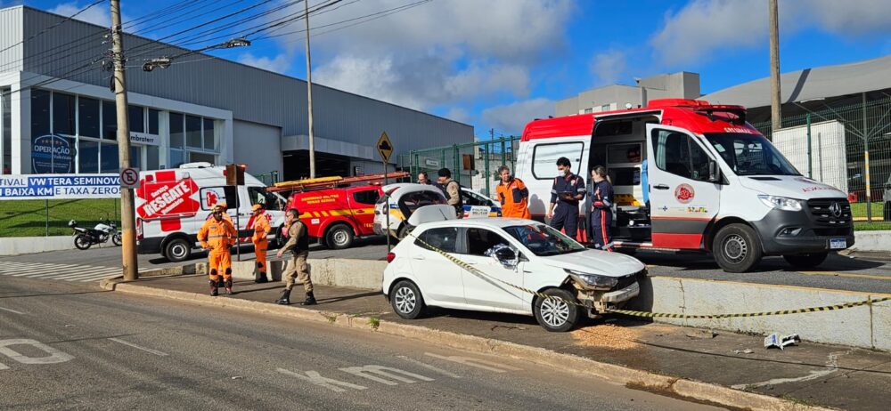 Homem é executado a tiros dentro de carro na avenida Alberto Lima, em João Monlevade