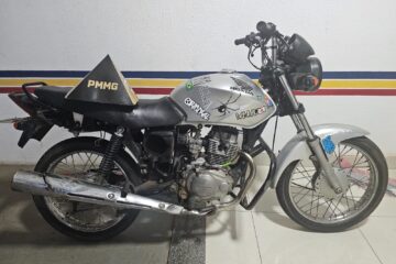 Motocicleta irregular é apreendida após manobras imprudentes no trânsito em São Gonçalo do Rio Abaixo