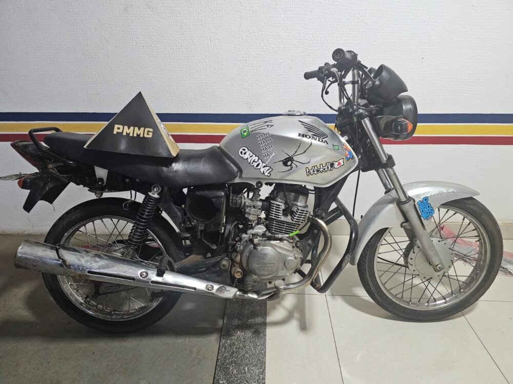 Motocicleta irregular é apreendida após manobras imprudentes no trânsito em São Gonçalo do Rio Abaixo