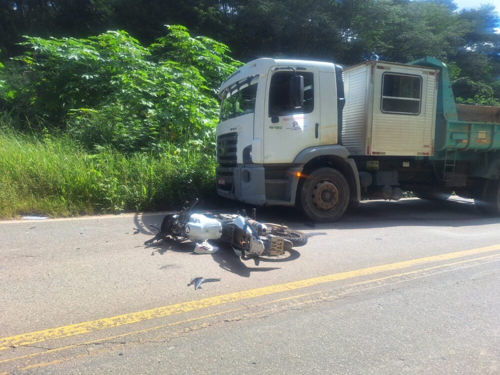 Motociclista de 32 anos morre após colisão frontal com caminhão na estrada do Carmo, em Itabira