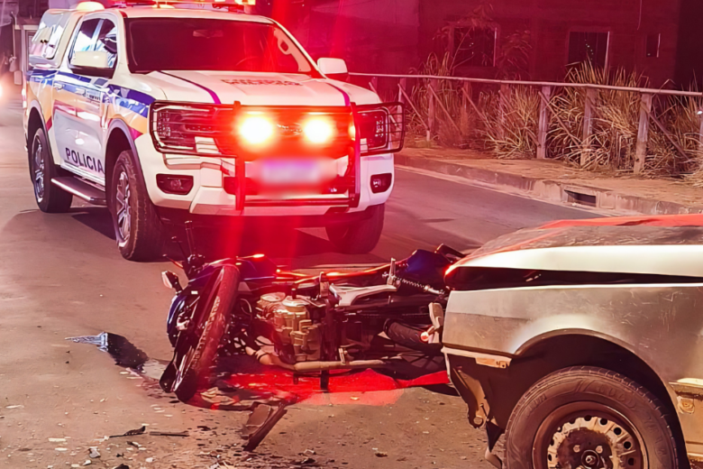 Colisão entre carro e moto deixa dois feridos em Itabira