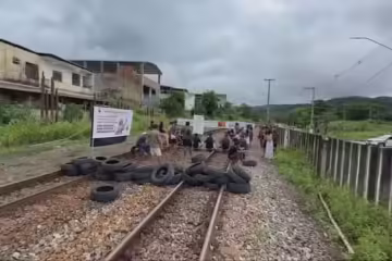 Manifestação indígena por reparação de danos mantém trem Vitória-Minas sem previsão de retorno; saiba mais