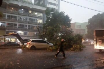 Mulher morre após ser arrastada por enxurrada durante forte chuva em BH