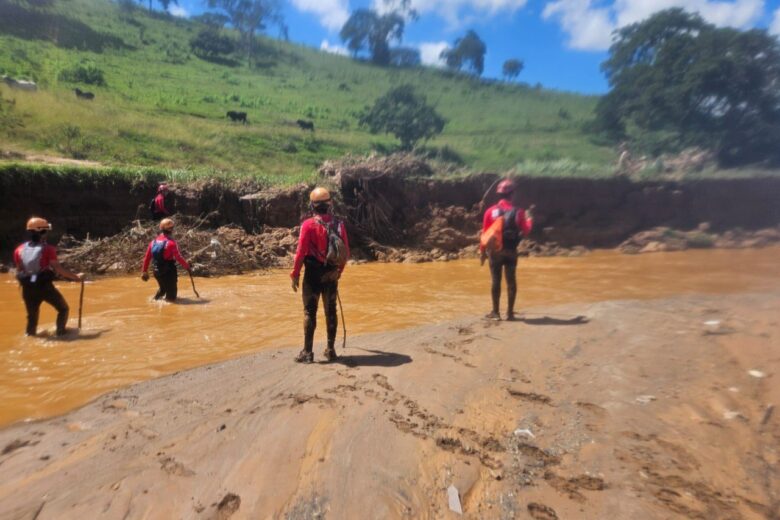 Zona da Mata soma mais de 13 mil afetados pelas chuvas; Ubá mantém força-tarefa com 56 bombeiros em busca de desaparecido