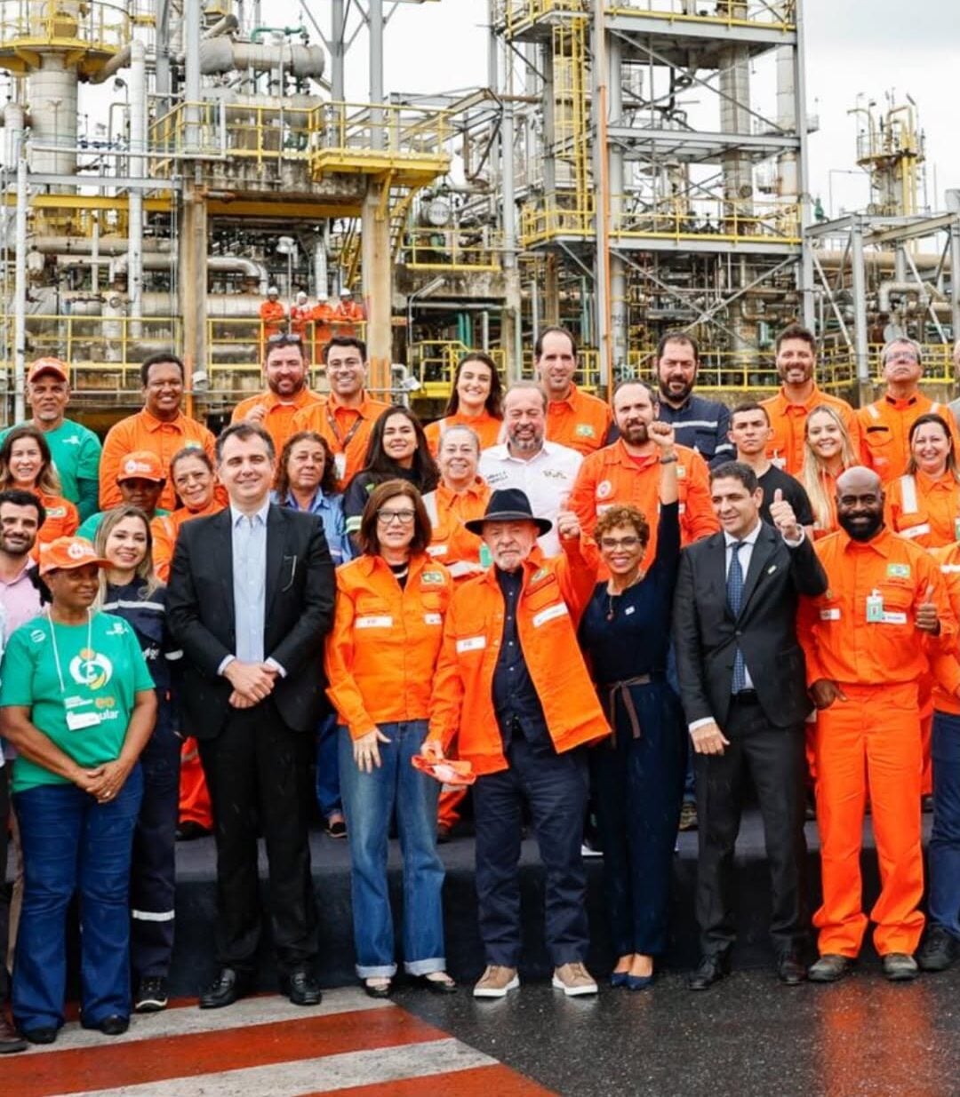 Governo federal anuncia investimentos em refinaria em Betim e estuda recompra de unidade na Bahia