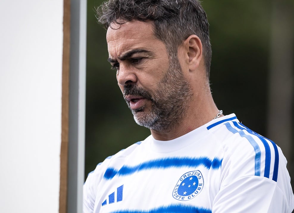 Sob pressão por reação no Brasileirão, Cruzeiro estreia Artur Jorge contra o Vitória; Rádio Caraça transmite o jogo