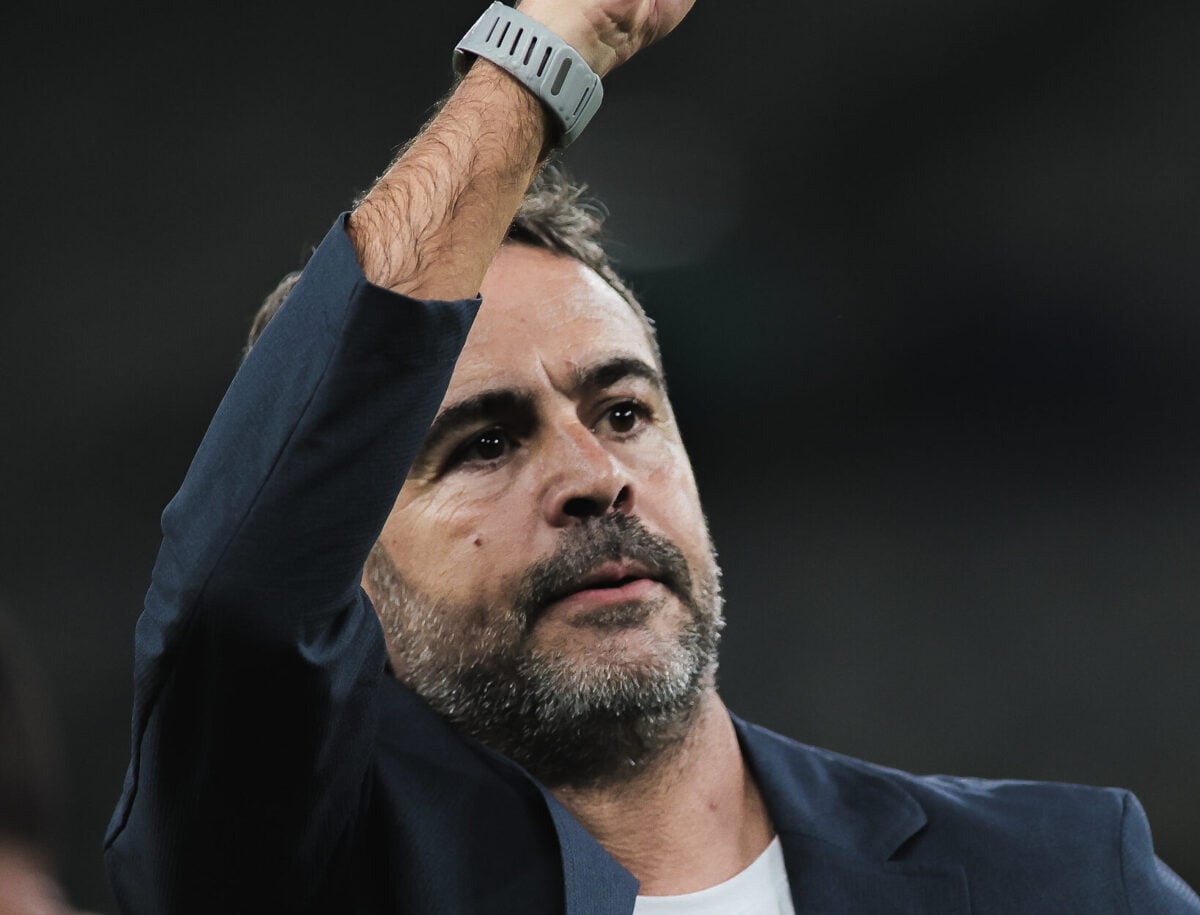 “Foi uma vitória completamente justa”, diz Artur Jorge após triunfo do Cruzeiro no Mineirão; assista aos melhores momentos da partida