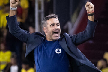 “A equipe demonstrou caráter e personalidade”, diz Artur Jorge após vitória do Cruzeiro na estreia da Libertadores