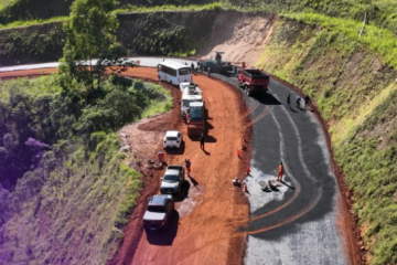 MG-030 tem faixa interditada para içamento de vigas entre BH e Nova Lima