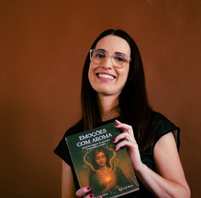 Itabirana Tatiane Assis Gomes lança o livro Emoções com Aroma