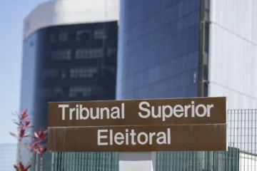 Ao final da janela partidária, o PL cresce e o PDT perde deputados