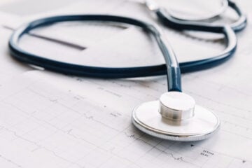 Médico terá que indenizar paciente por negligência após cirurgia de vesícula em Ferros