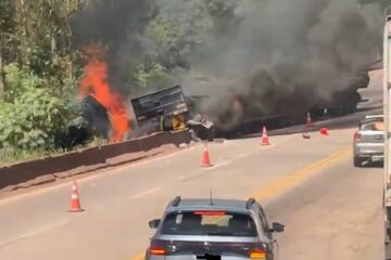 Motociclista morre carbonizado após colisão com carreta na BR-040