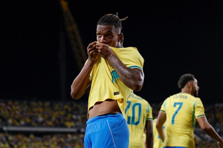 Brasil joga bem e derrota Croácia em último jogo antes da convocação para a Copa do Mundo; assista aos melhor momentos