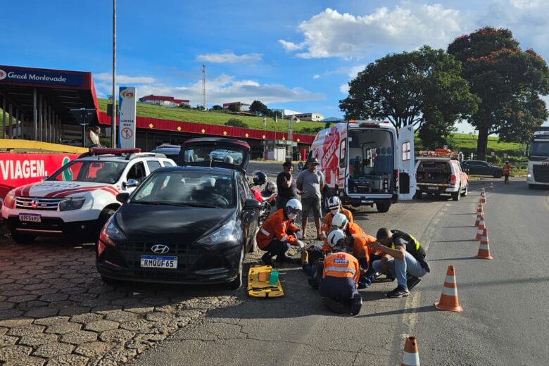 Jovem fica ferida em colisão entre moto e carro na BR-381, em João Monlevade