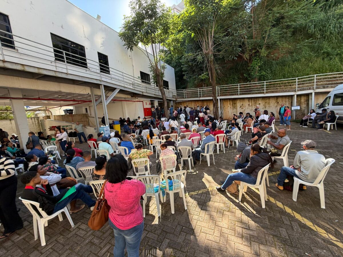 Mutirão na Câmara emite 500 carteiras de identidade em Itabira
