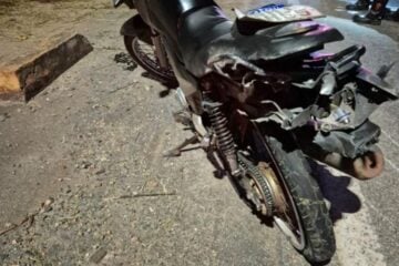 Motociclista é socorrido inconsciente após acidente na AMG-1210, em Itabira