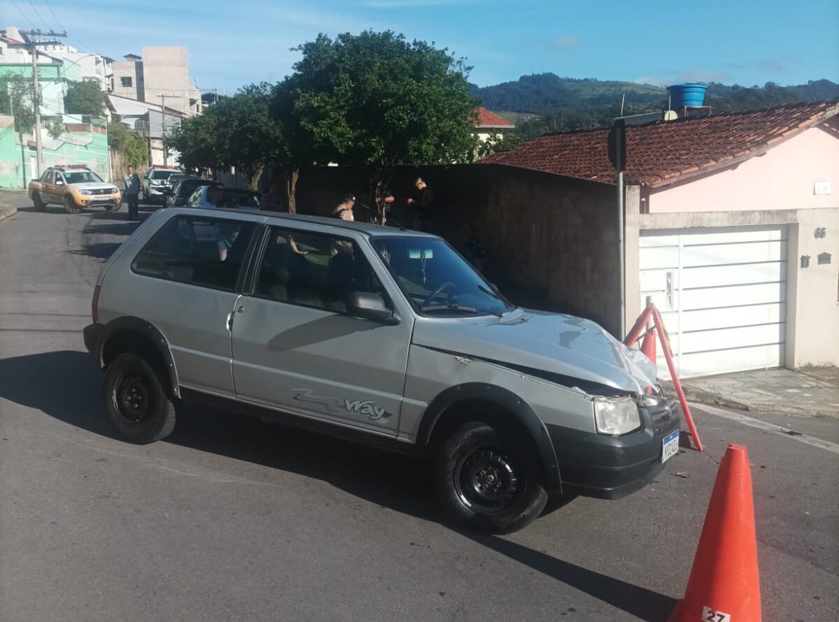 Itabira: batida entre carro e moto deixa mulher em estado grave no bairro São Pedro
