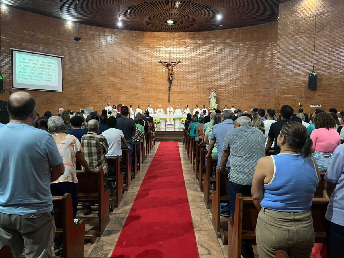 Paróquia Nossa Senhora do Rosário celebra 200 anos com missa solene marcada por fé e memória histórica em Itabira