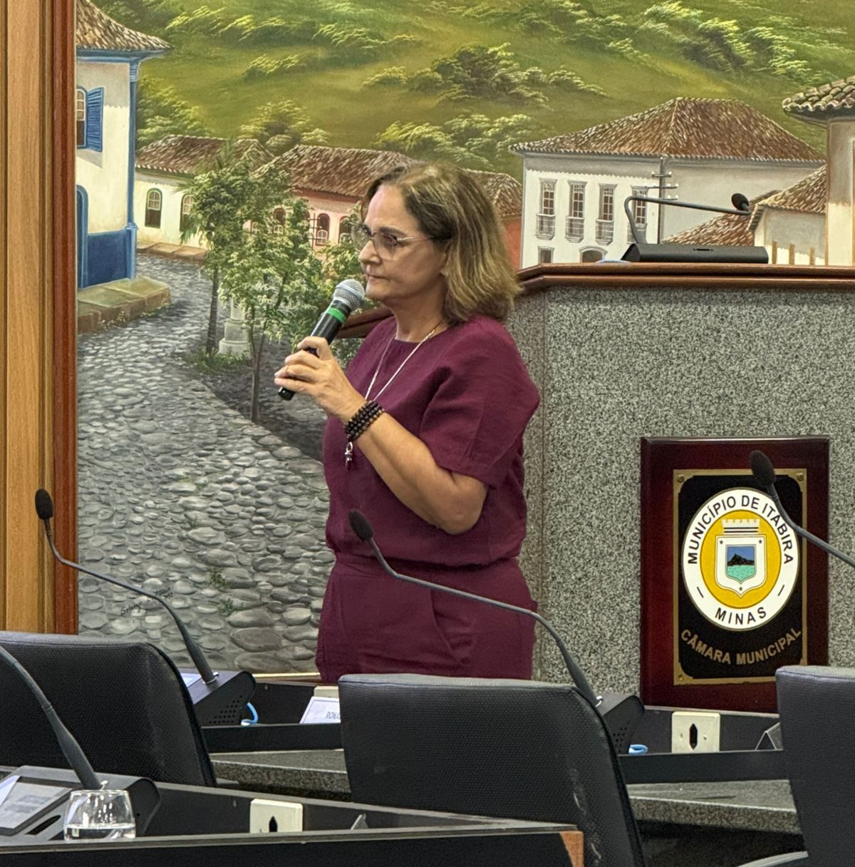 “Itabira não está devendo”, afirma secretária de Planejamento reforçando equilíbrio fiscal após queda na arrecadação