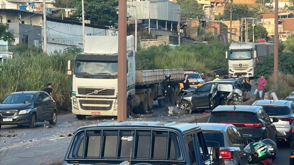 Acidentes com morte e feridos interditam o Anel Rodoviário de BH na manhã desta quarta-feira