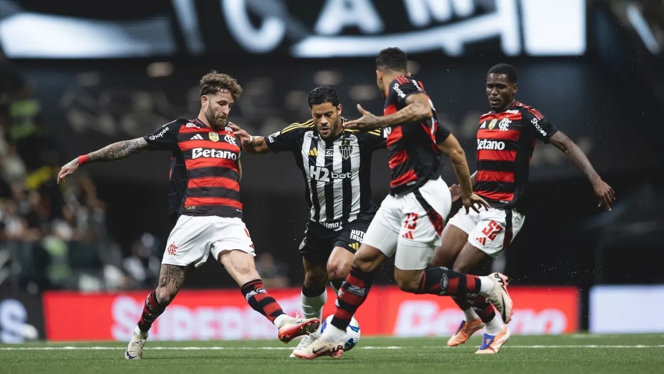 Atlético encara Flamengo na Arena MRV em duelo decisivo para reagir no Brasileirão; Caraça FM transmite o jogo
