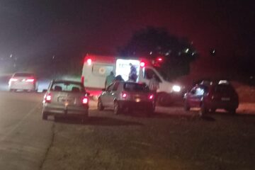 Motociclista fica ferida após colidir com vaca solta no Ribeira de Cima, em Itabira