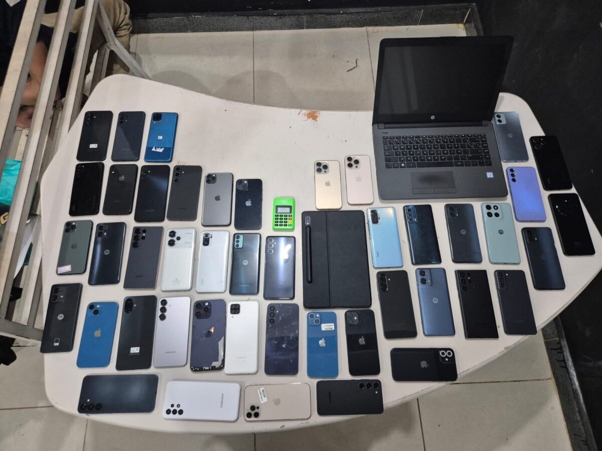 Itabira: fuga em alta velocidade acaba com tiros, casal preso e 48 celulares apreendidos no Fênix