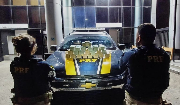 PRF apreende cerca de R$ 750 mil em espécie na BR-381