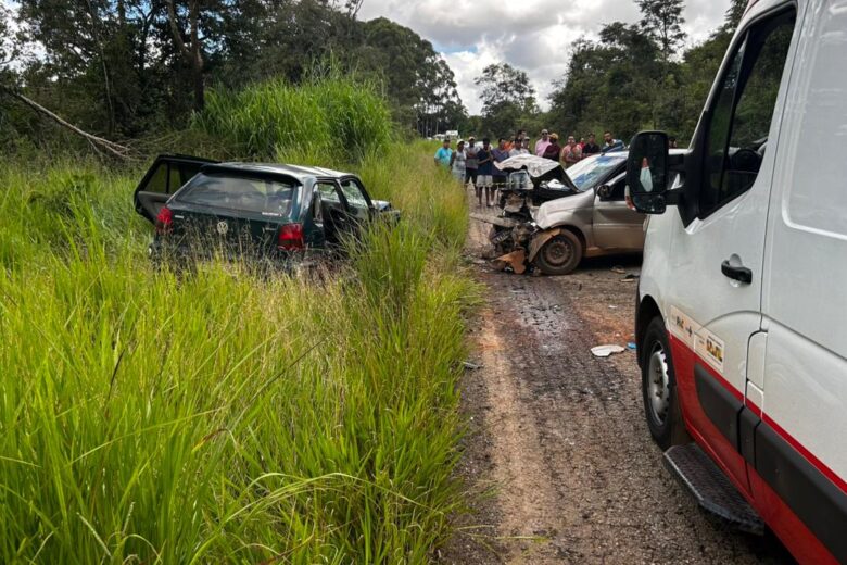 Colisão frontal na LMG-844 deixa dois mortos em Minas Gerais