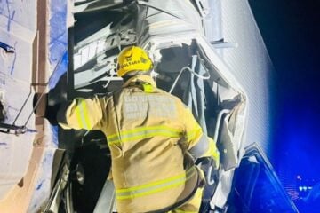 Motorista de carreta morre preso às ferragens após colidir na traseira de veículo parado na BR-040 em Sete Lagoas