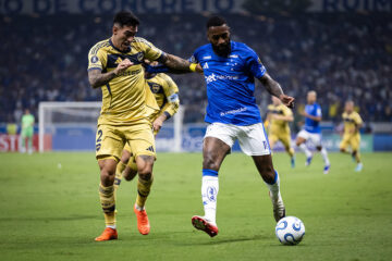Cruzeiro encara o Boca Juniors na Bombonera por vaga nas oitavas; Rádio Caraça transmite a partida