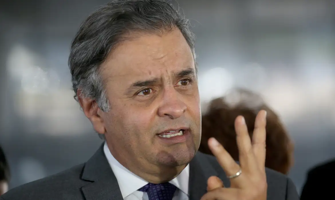Aécio tem maior rejeição entre políticos pesquisados em Minas