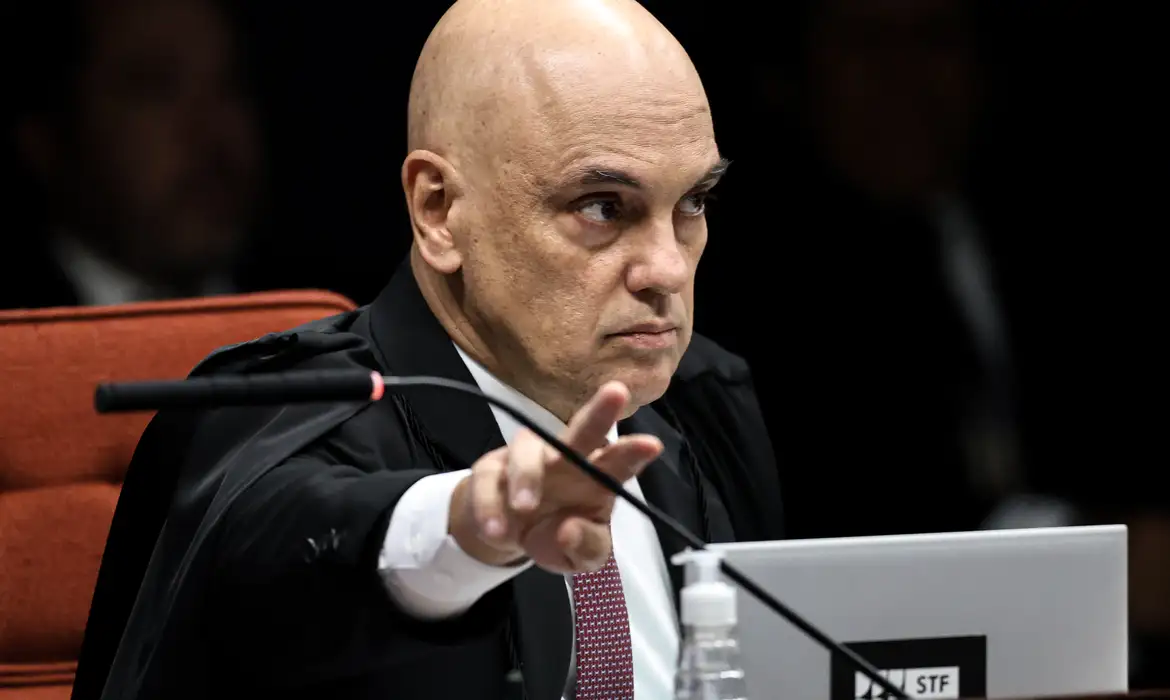 Jornal Washington Post fala em perseguição a Flávio Bolsonaro após fuga