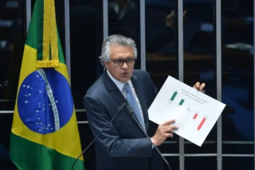 “Não sei de onde tiraram isso”, diz Caiado sobre possibilidade de ser vice de Zema
