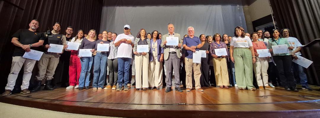 Câmara de São Gonçalo do Rio Abaixo recebe homenagem na celebração dos 20 anos da Saúde Mental no município