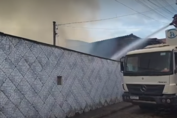 Incêndio atinge casa em Nova Era e mobiliza Bombeiros e Defesa Civil